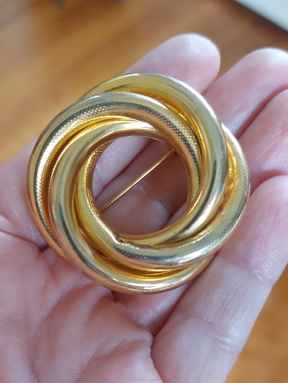 Vintage Gold Tone Interlocking Love Knot Textured Circle Brooch Pin